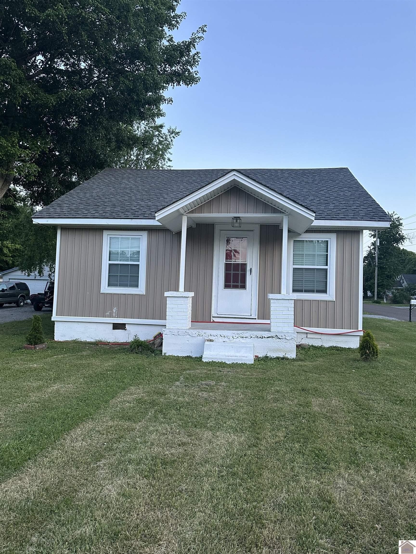 Single Family 3BR 1BA - 900 Backusburg Road, Mayfield, KY