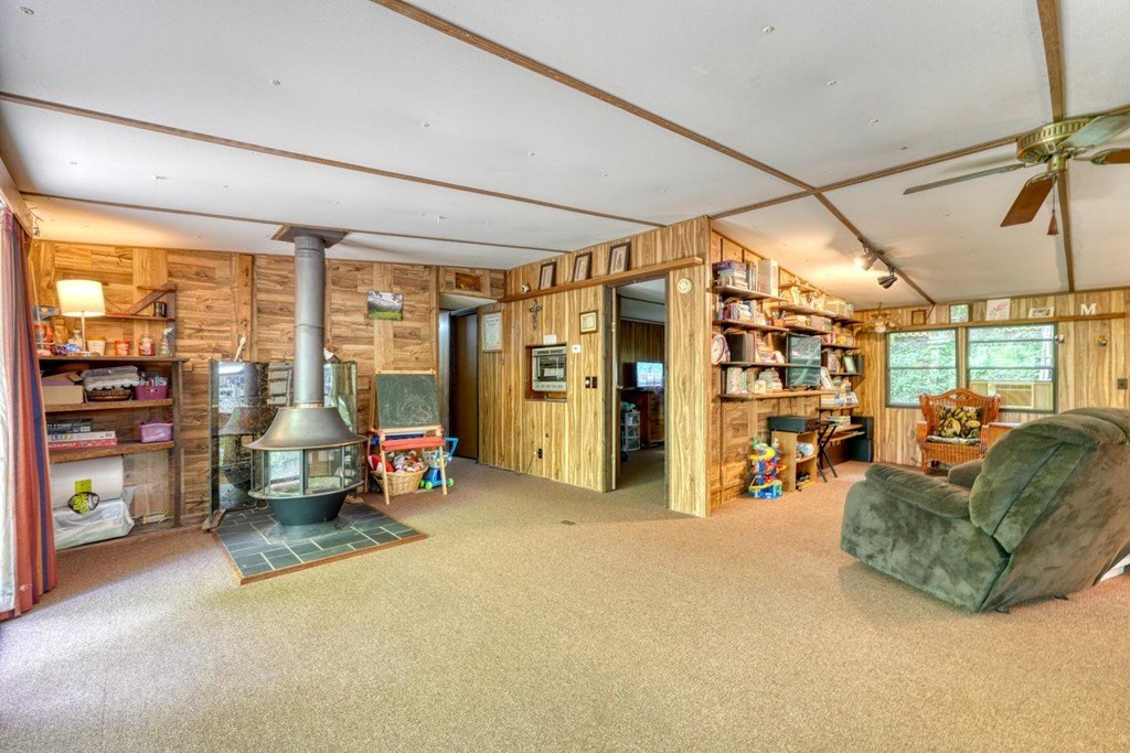 Single Family 3BR 3BA - 9258 Hwy 60, Suches, GA