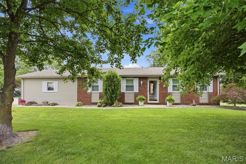 Single Family 3BR 3BA - 2210 Broadway, Highland, IL