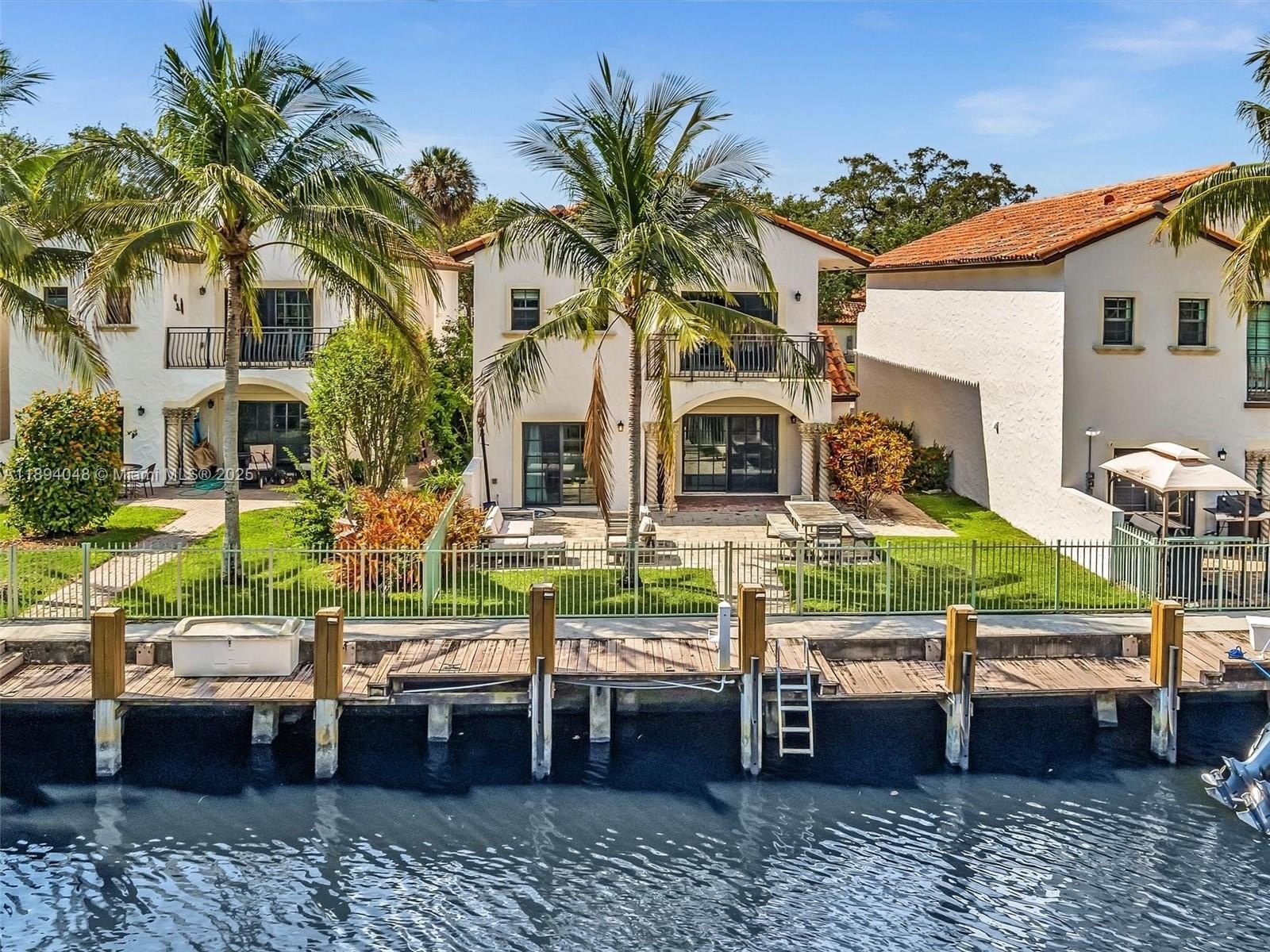 Single Family 4BR 4BA - 2901 Hidden Harbour St, Dania Beach, FL