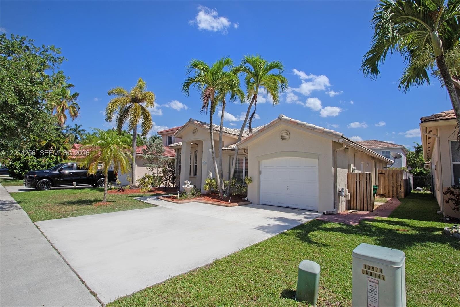 Single Family 3BR 2BA - 13964 N Cypress Cove Cir, Davie, FL