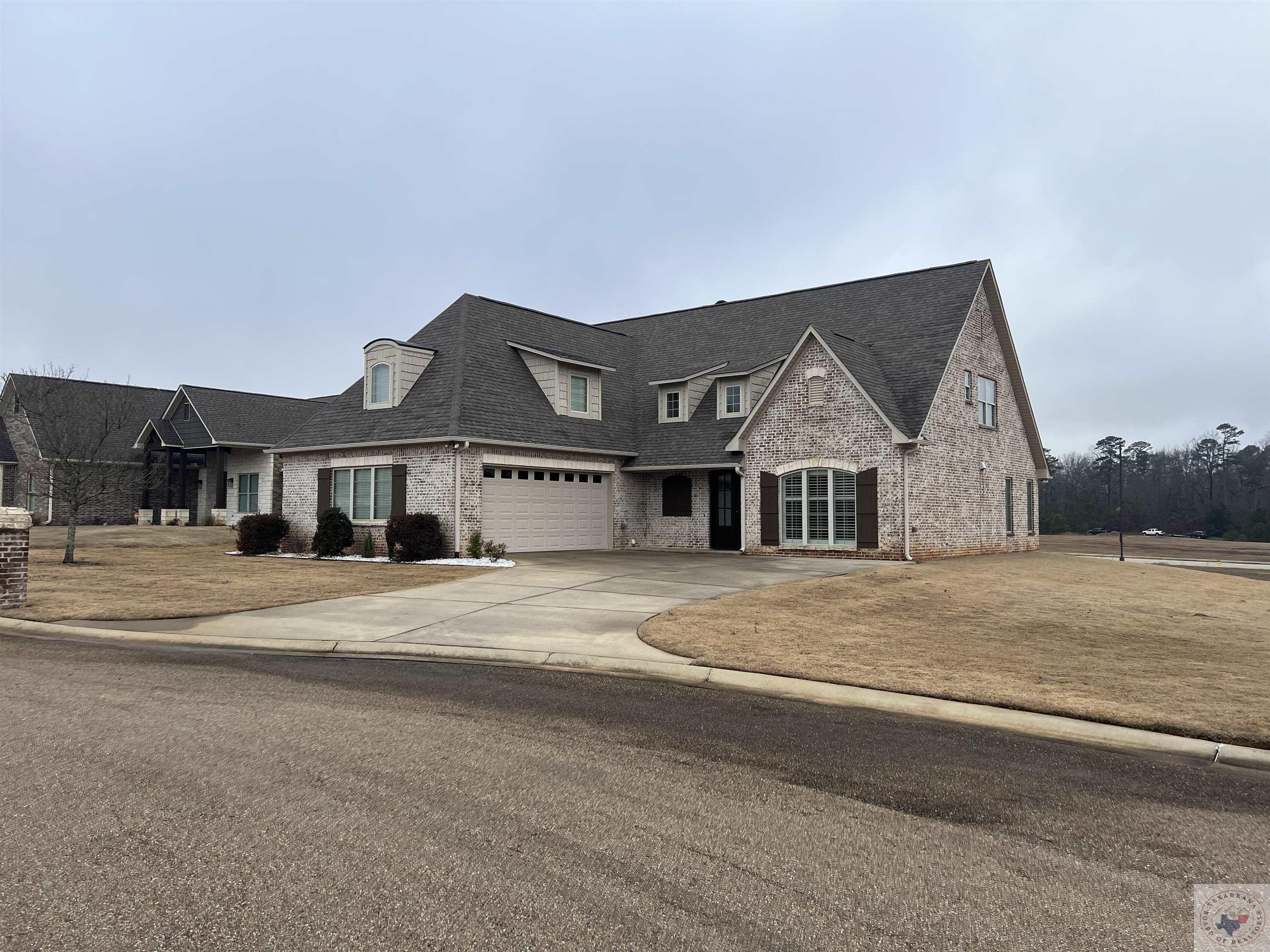 Single Family 4BR 4BA - 3810 Hunters Rdg, Texarkana, TX