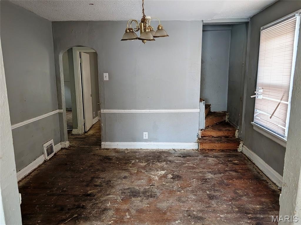 Single Family 3BR 2BA - 4213 Colonial Avenue, Beverly Hills, MO