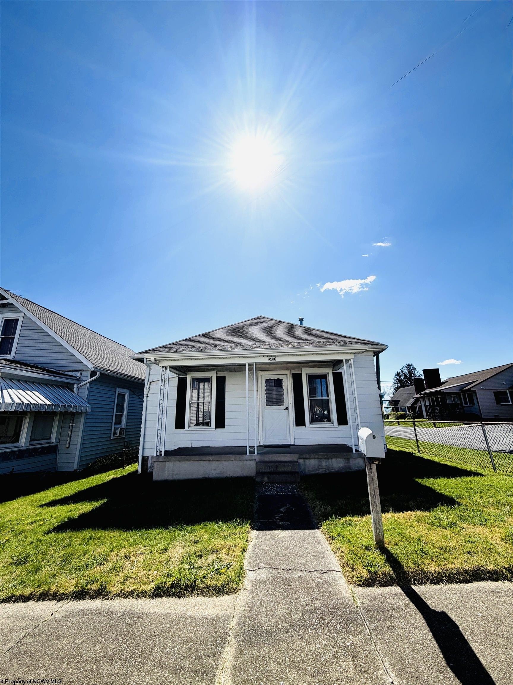 Single Family 2BR 1BA - 500 Ohio Avenue, Nutter Fort, WV