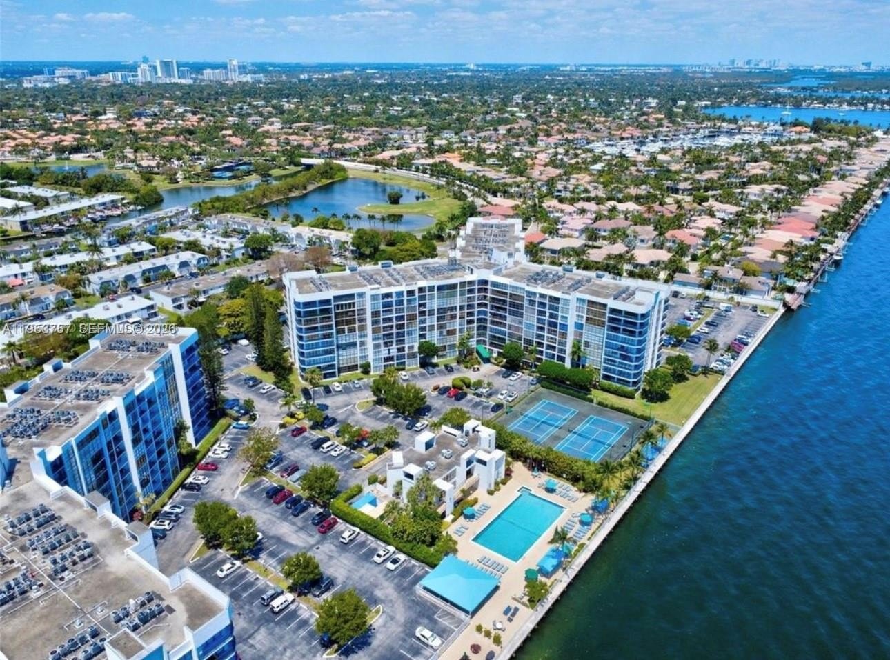 Condo 2BR 2BA - 1000 Parkview Dr, Hallandale Beach, FL