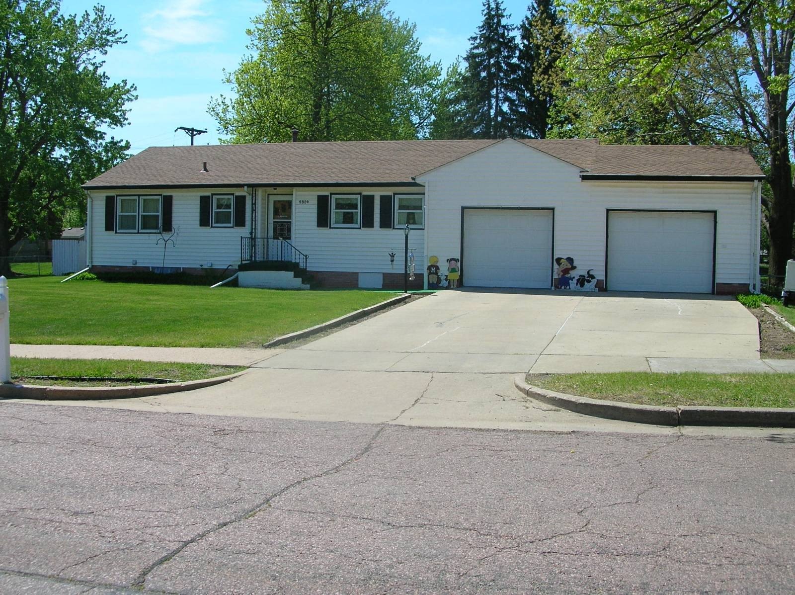 Single Family 3BR 2BA - 5909 W 41st, Sioux Falls, SD