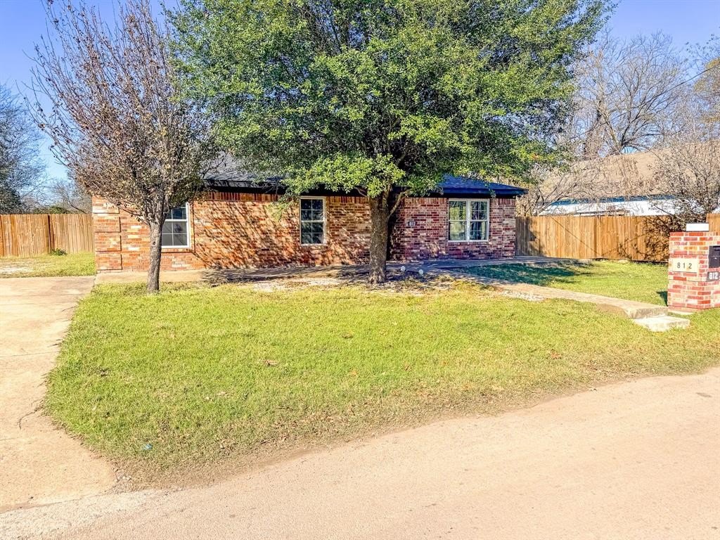 Single Family 3BR 2BA - 812 W 11th Avenue, Corsicana, TX