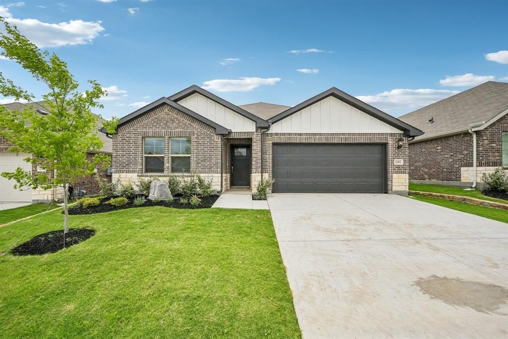 Single Family 3BR 2BA - 2202 Rannoch Street, Sherman, TX