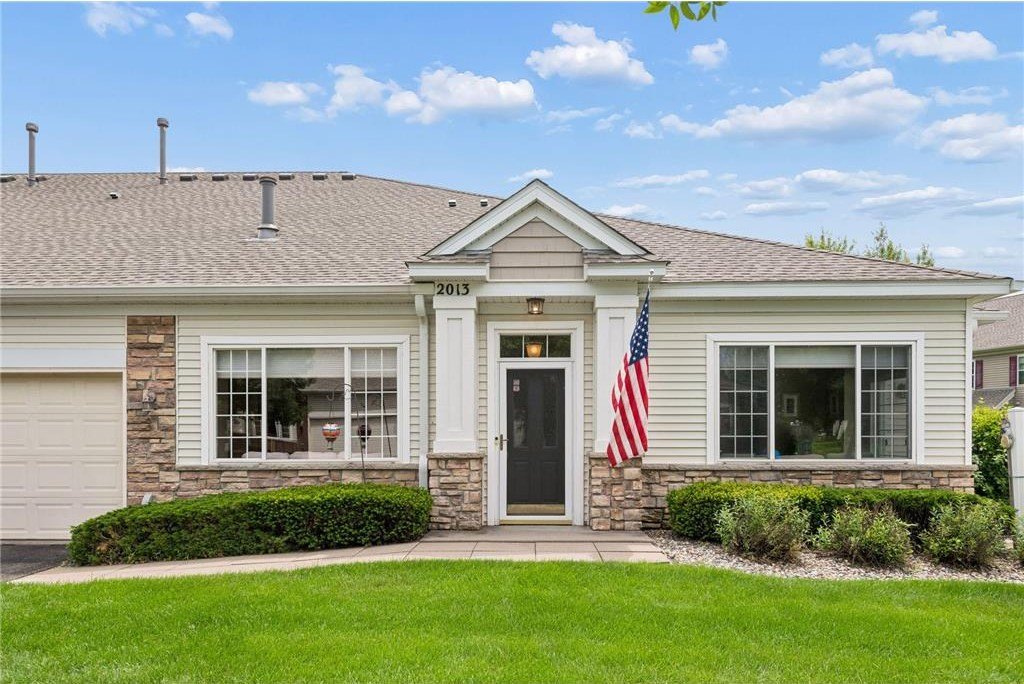 Single Family 2BR 2BA - 2013 Stahlke Way, Chaska, MN