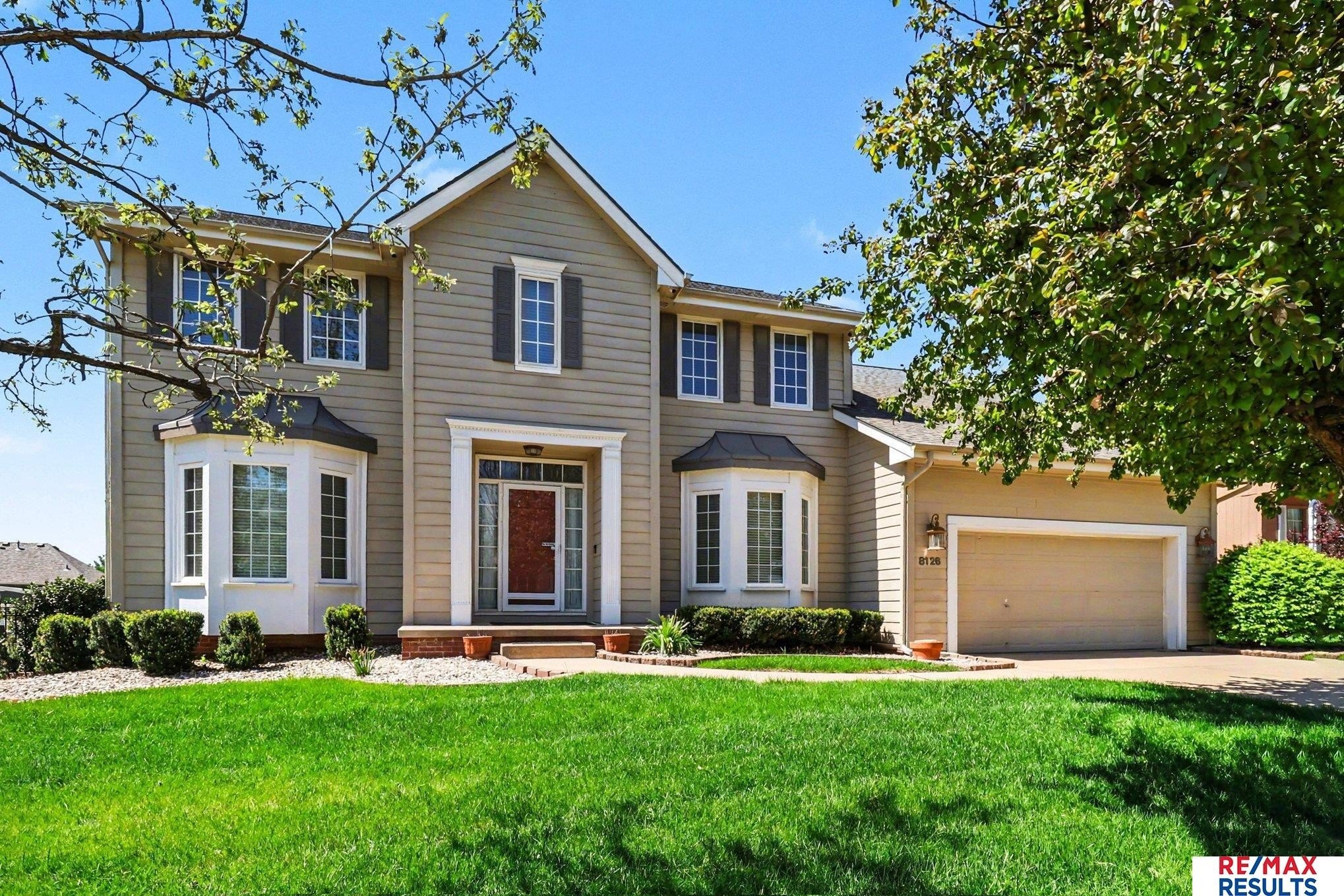 Single Family 5BR 5BA - 8126 S 93 Street, La Vista, NE