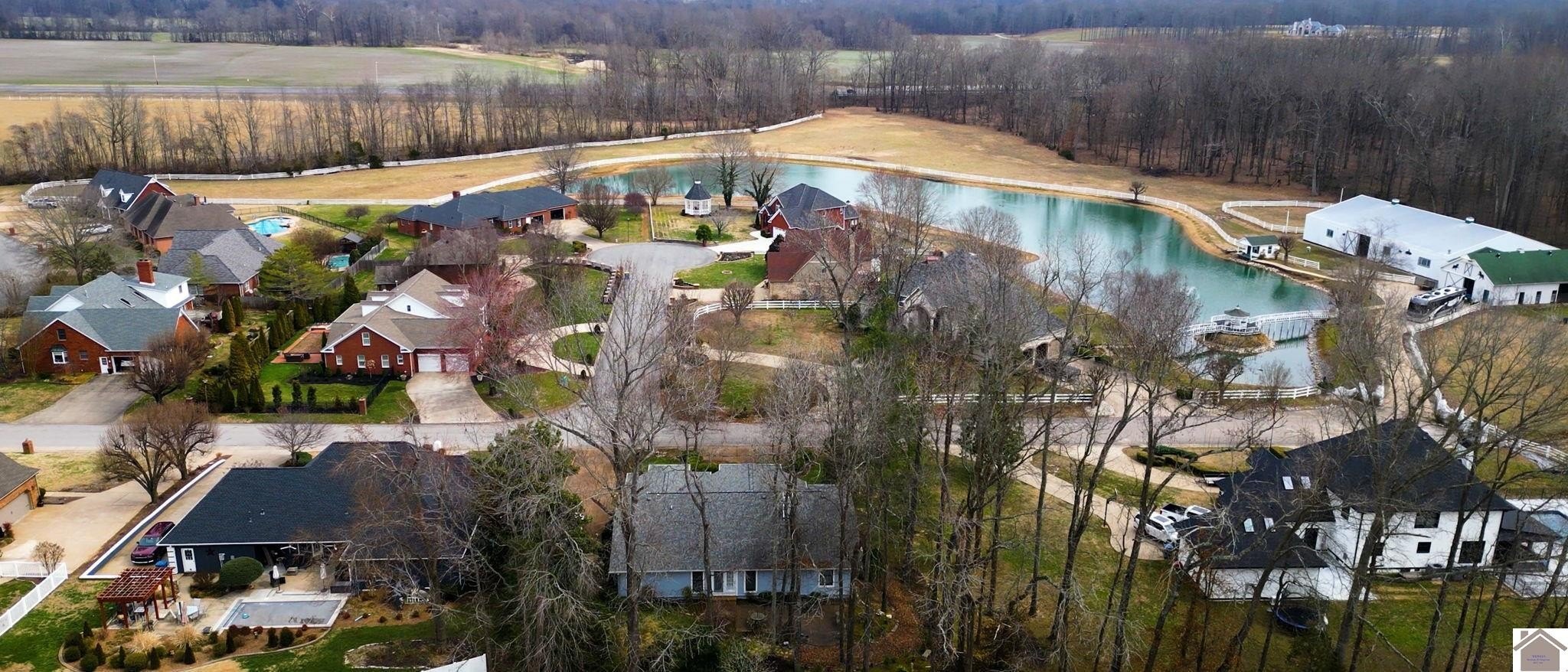 Single Family 4BR 3BA - 1551 Oxford Drive, Murray, KY