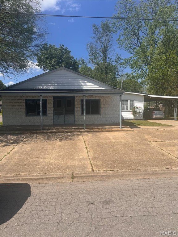 Single Family 3BR 1BA - 115 West Tom Brown, Charleston, MO