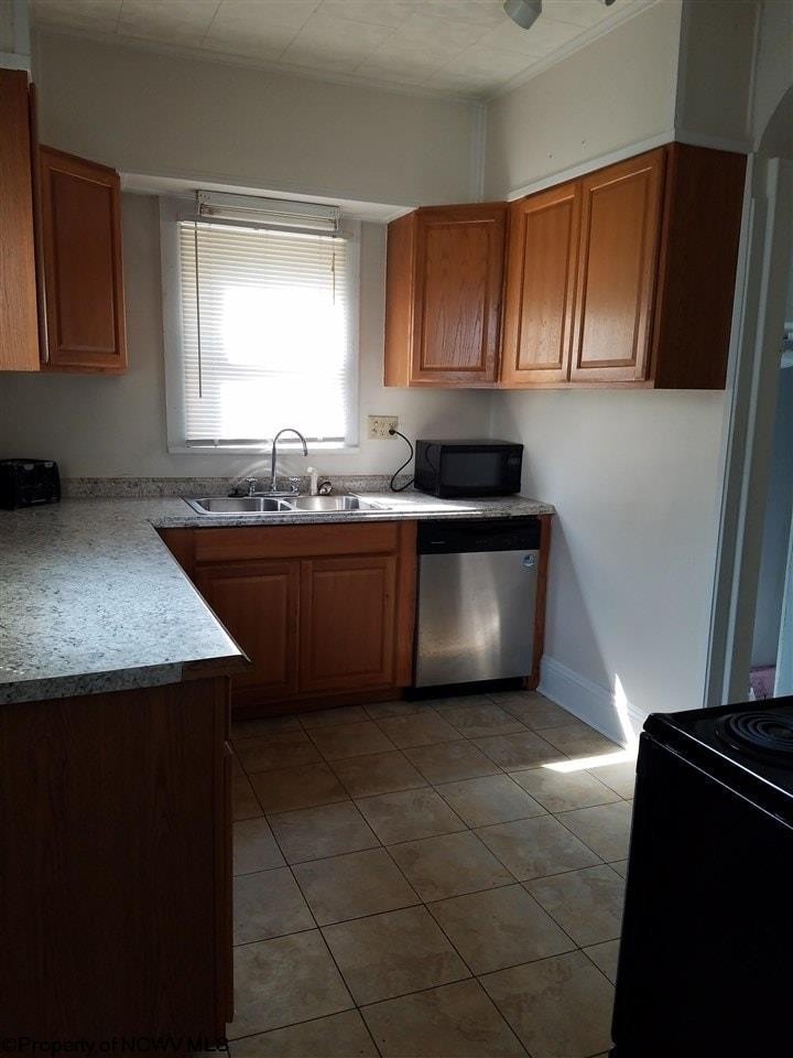 Single Family 2BR 2BA - 169 Fayette Street, Buckhannon, WV
