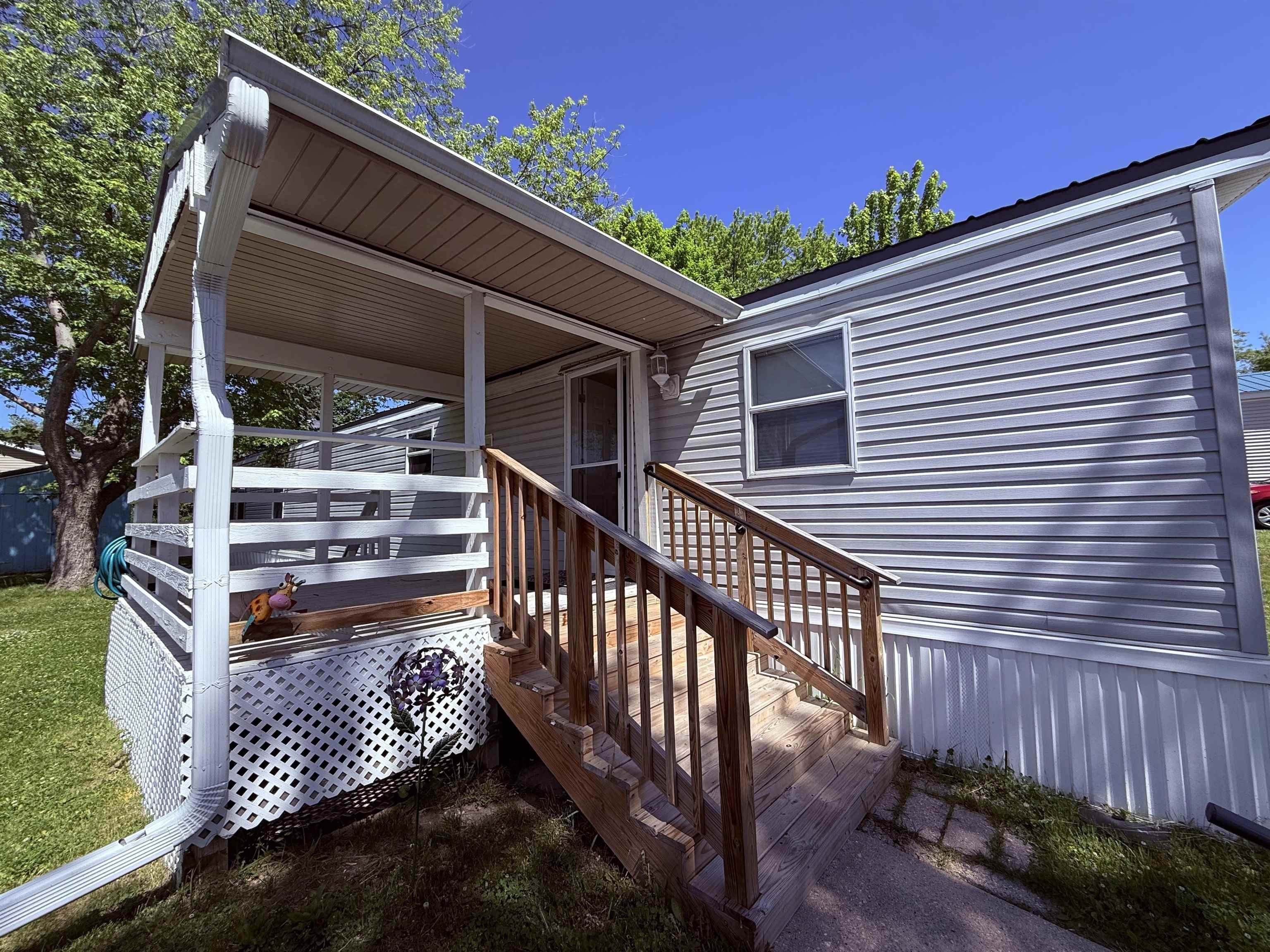 Single Family 3BR 2BA - 798 Bass Circle, Stoughton, WI