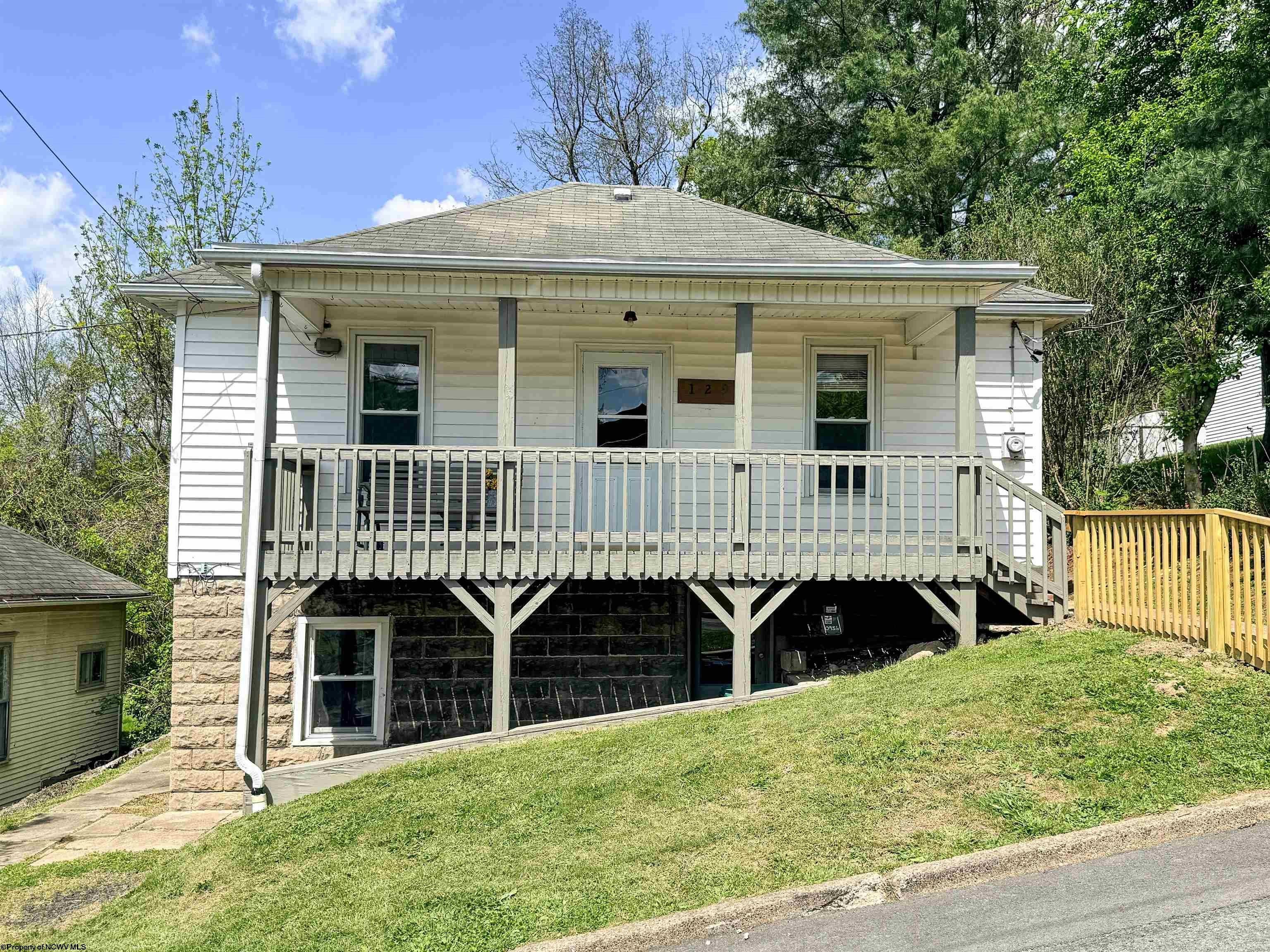 Single Family 2BR 1BA - 129 Thorn Street, Clarksburg, WV
