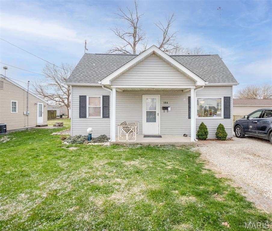 Single Family 1BR 1BA - 104 Hazel Street, Jerseyville, IL