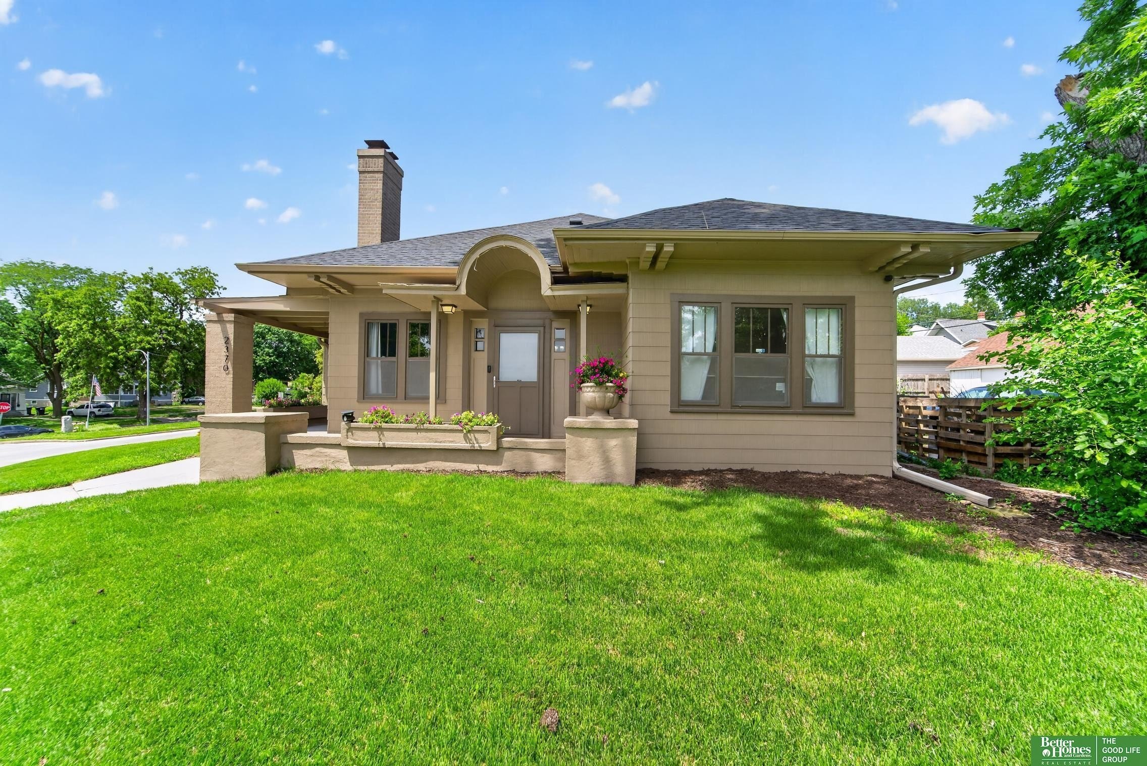 Single Family 3BR 2BA - 2370 Fontenelle Boulevard, Omaha, NE