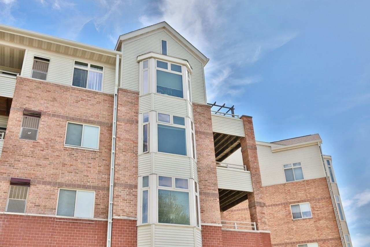 Condo 2BR 2BA - 301 Harbour Town Drive, Madison, WI