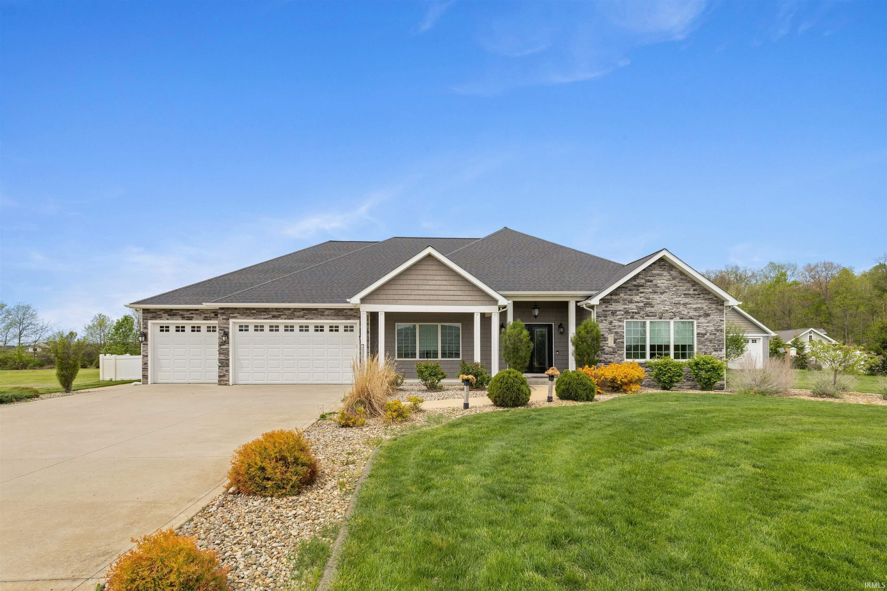 Single Family 3BR 4BA - 3529 Highlander Cove, Auburn, IN