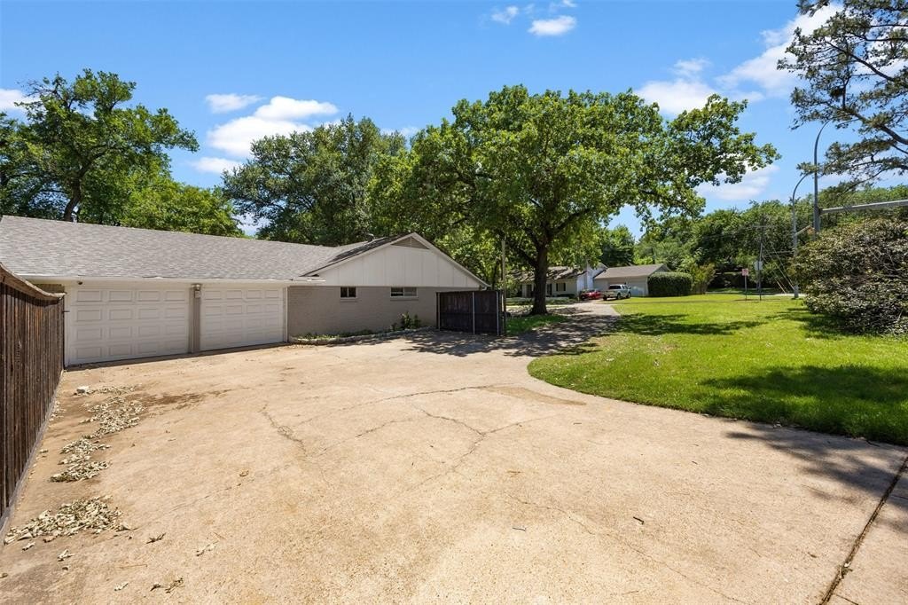 Single Family 3BR 2BA - 3911 Shady Valley Drive, Arlington, TX