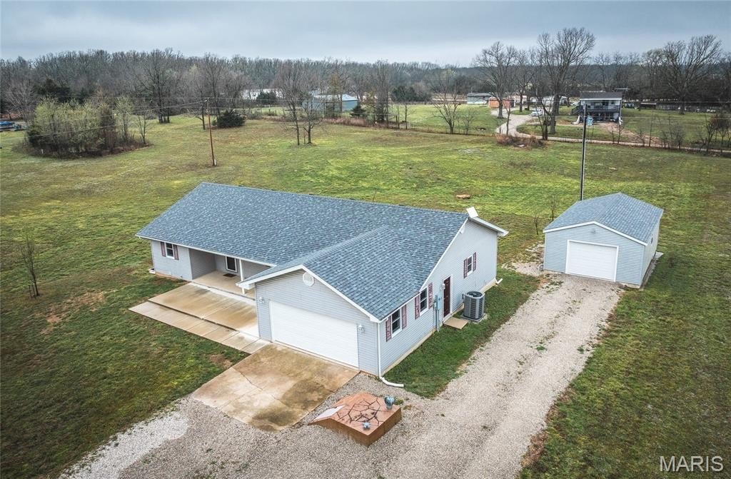 Single Family 3BR 2BA - 30421 Peach Blossom Lane, Lebanon, MO