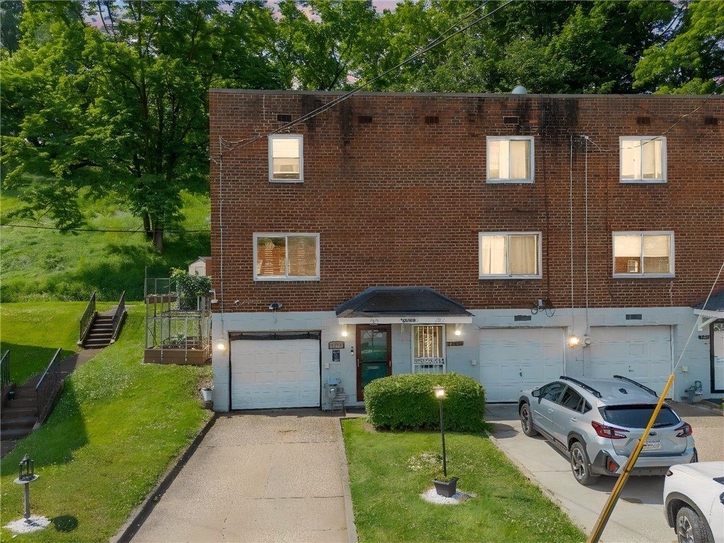 Single Family 2BR 1BA - 7148 Vann, Lincoln Larimer, PA