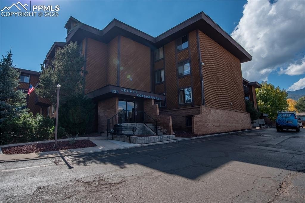 Condo 3BR 2BA - 935 Saturn Drive, Colorado Springs, CO