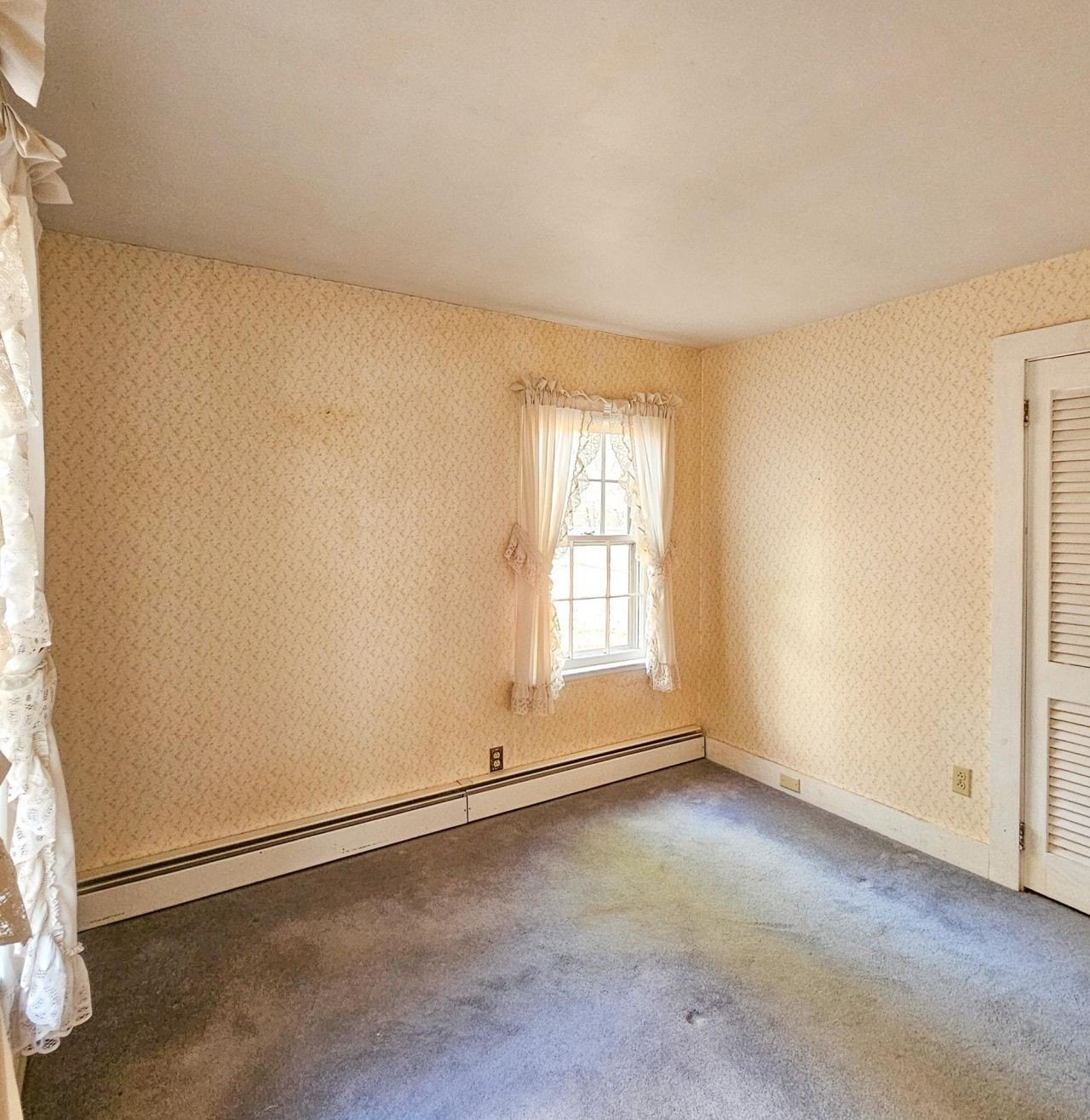 Single Family 2BR 1BA - 1555 W River Road, Dummerston, VT