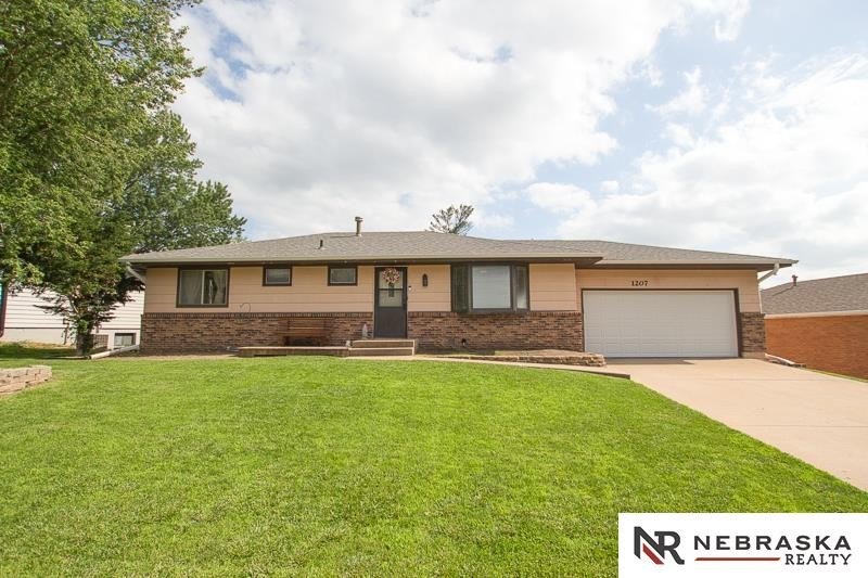 Single Family 4BR 3BA - 1207 Starview Lane, Lincoln, NE