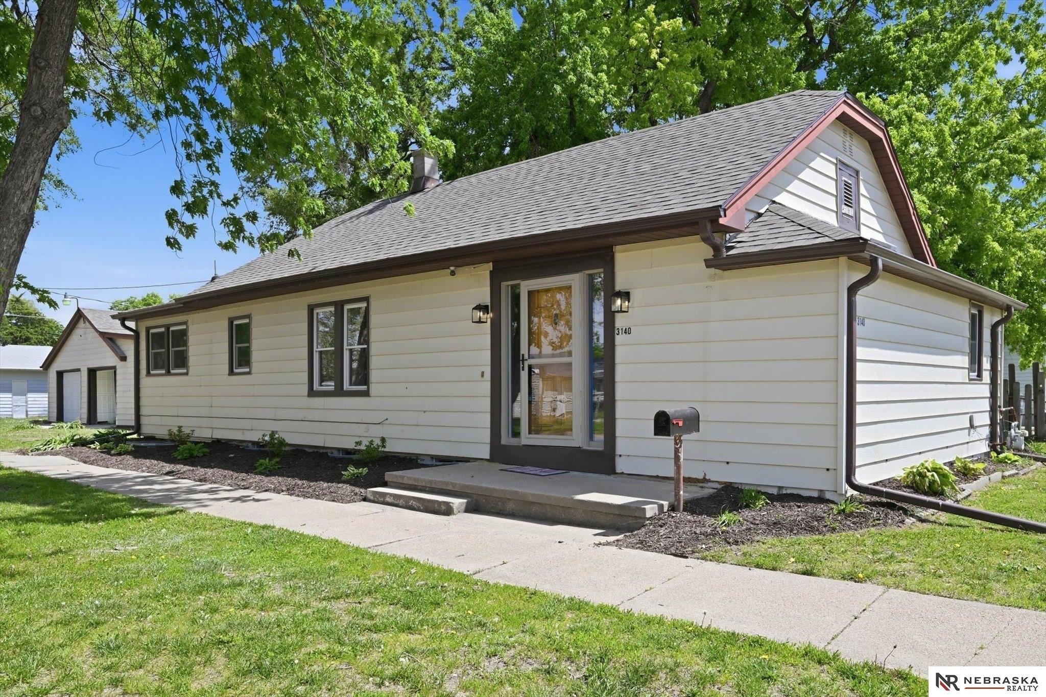 Single Family 3BR 4BA - 3140 4th Avenue, Council Bluffs, NE
