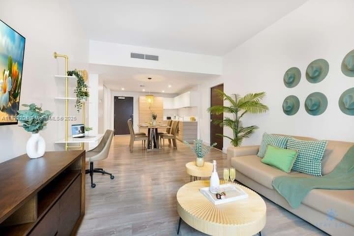 Condo 2BR 1BA - 777 N Ocean Dr, Hollywood, FL