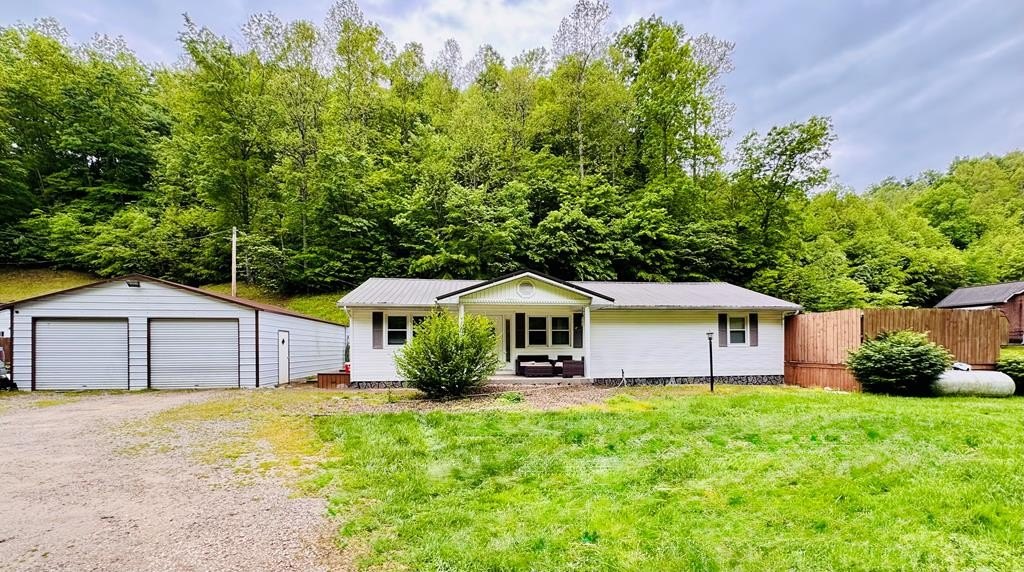 Single Family 2BR 2BA - 1621 Caudill Fork Road, Oil Springs, KY