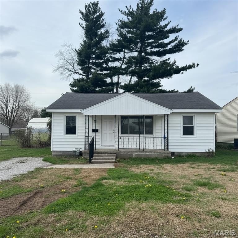Single Family 3BR 1BA - 274 Victory Drive, East Alton, IL
