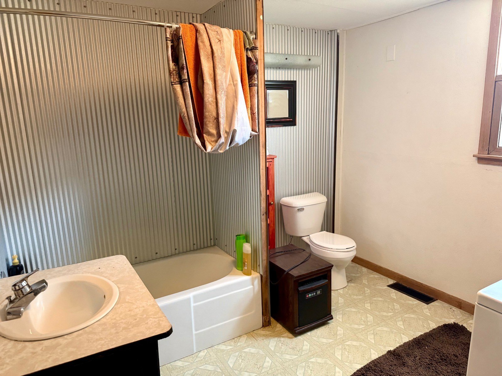 Single Family 3BR 1BA - 213 1st St SW, Ashley, ND