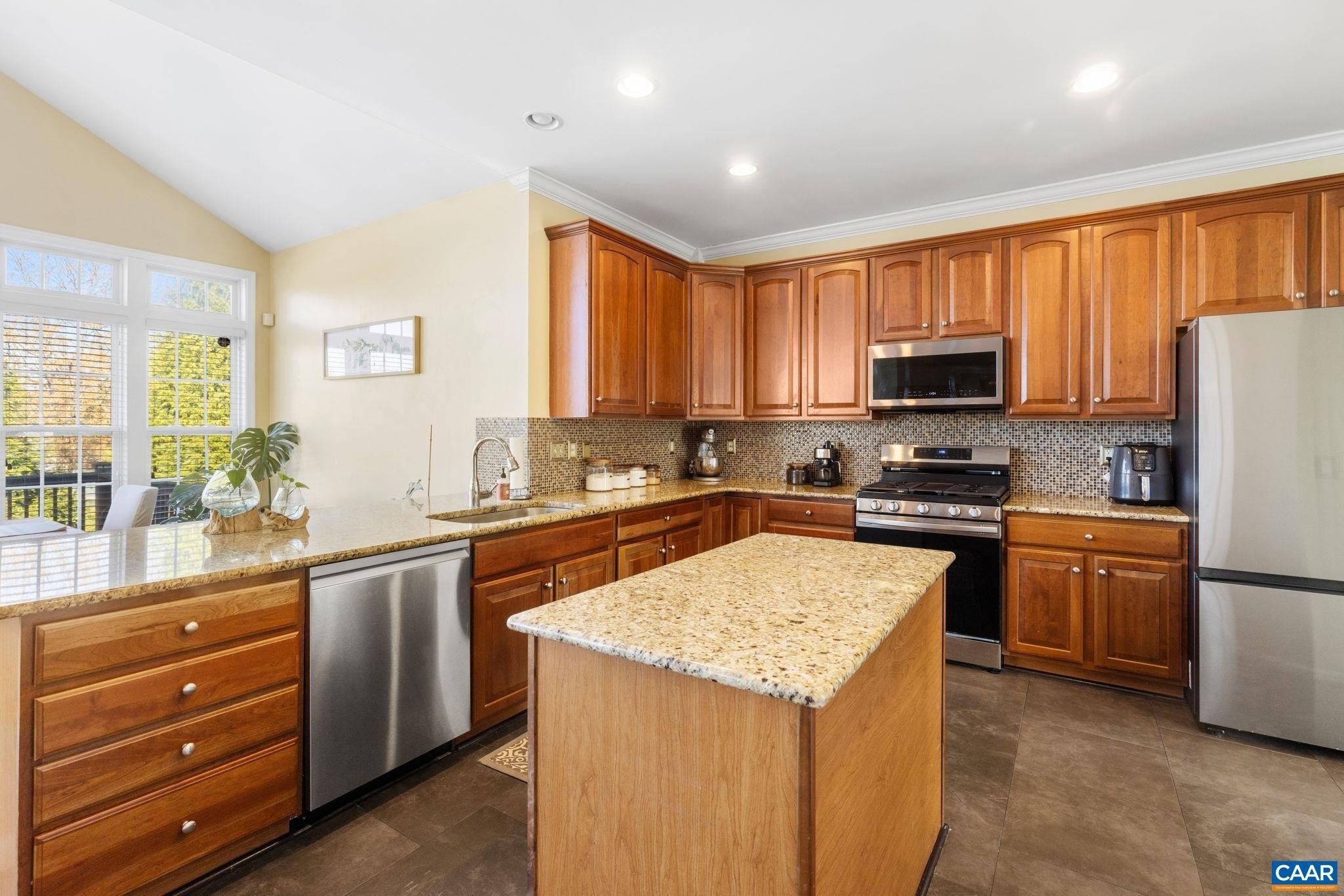 Single Family 4BR 3BA - 22 VILLA AVE, ZION CROSSROADS, VA