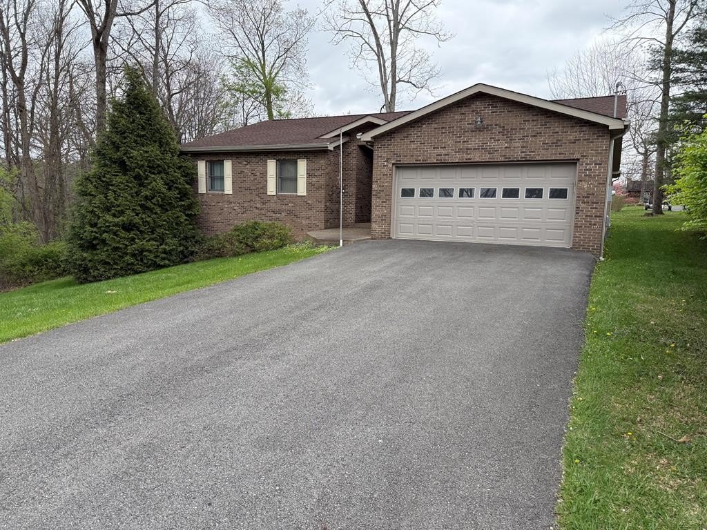 Single Family 3BR 2BA - 111 Hale St, BECKLEY, WV