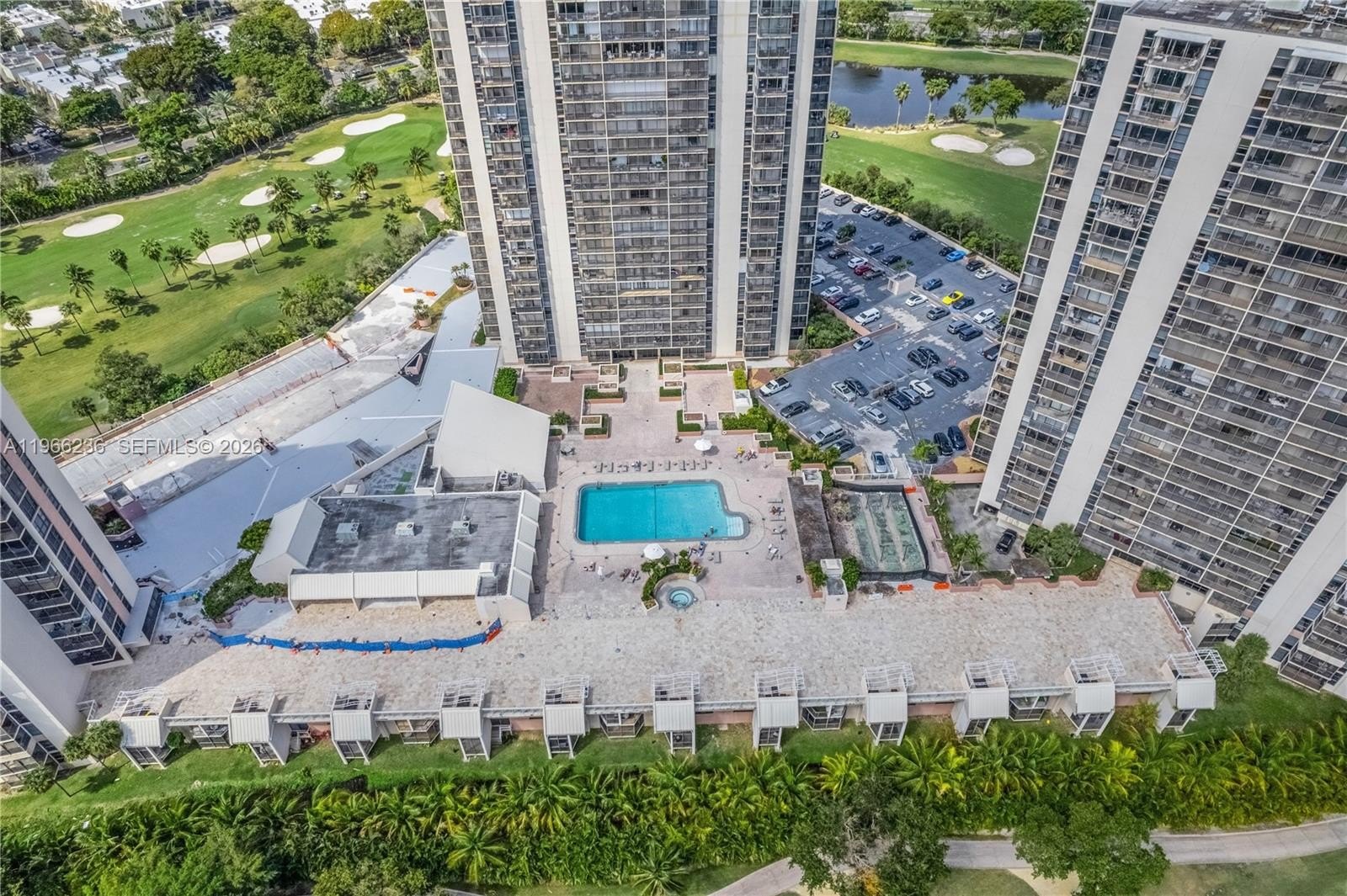Condo 2BR 2BA - 20301 W Country Club Dr, Aventura, FL