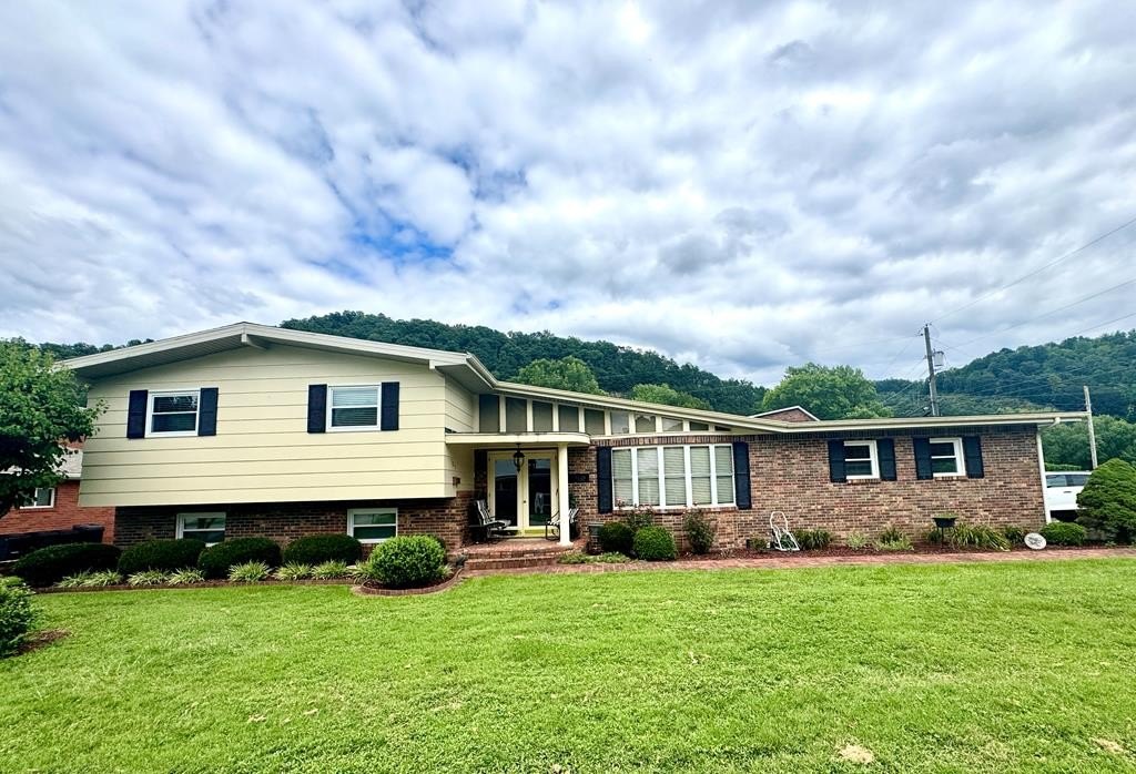 Single Family 3BR 2BA - 108 Bryan Street, Pikeville, KY