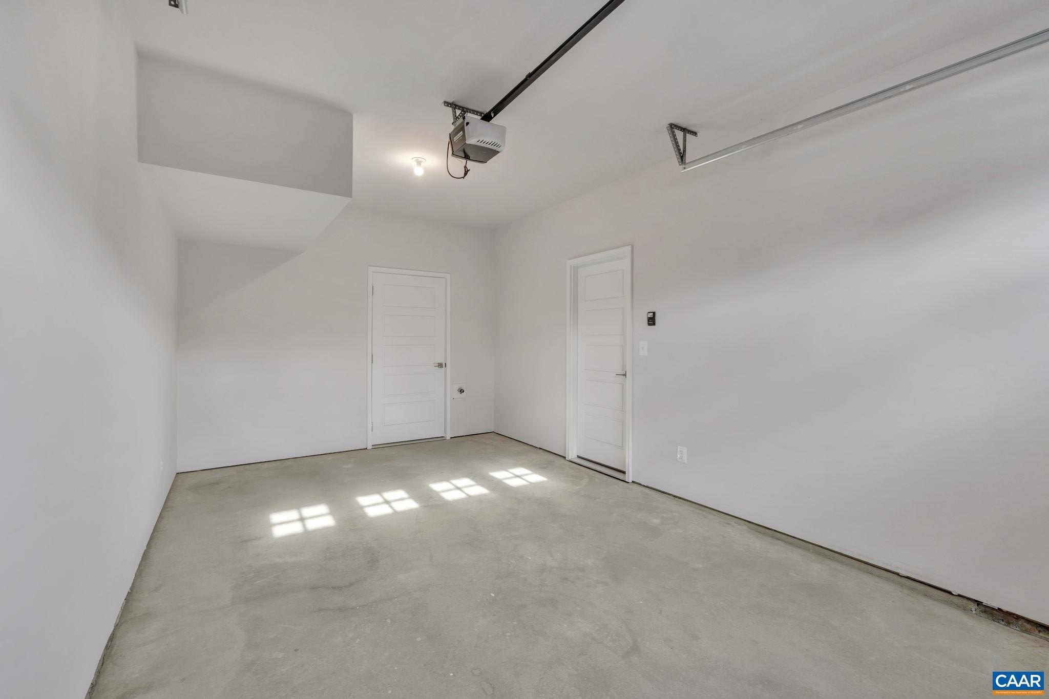 Single Family 4BR 4BA - 277 GIBRALTAR DR, WAYNESBORO, VA