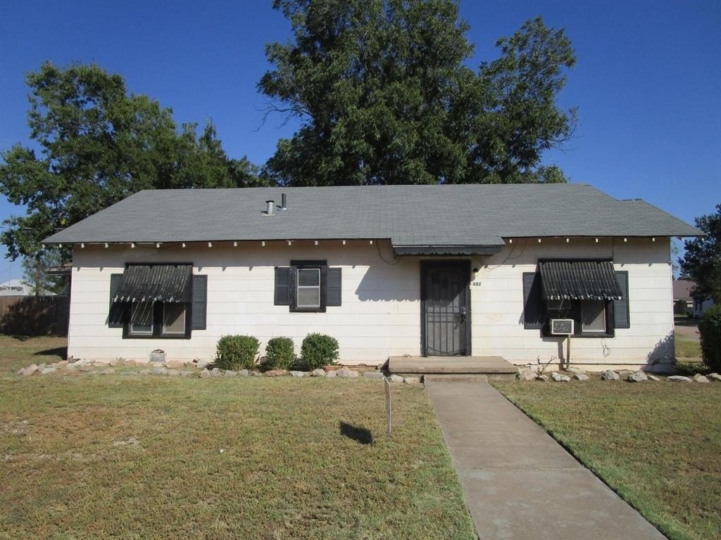 Single Family 2BR 1BA - 402 N 3rd Street, Crowell, TX