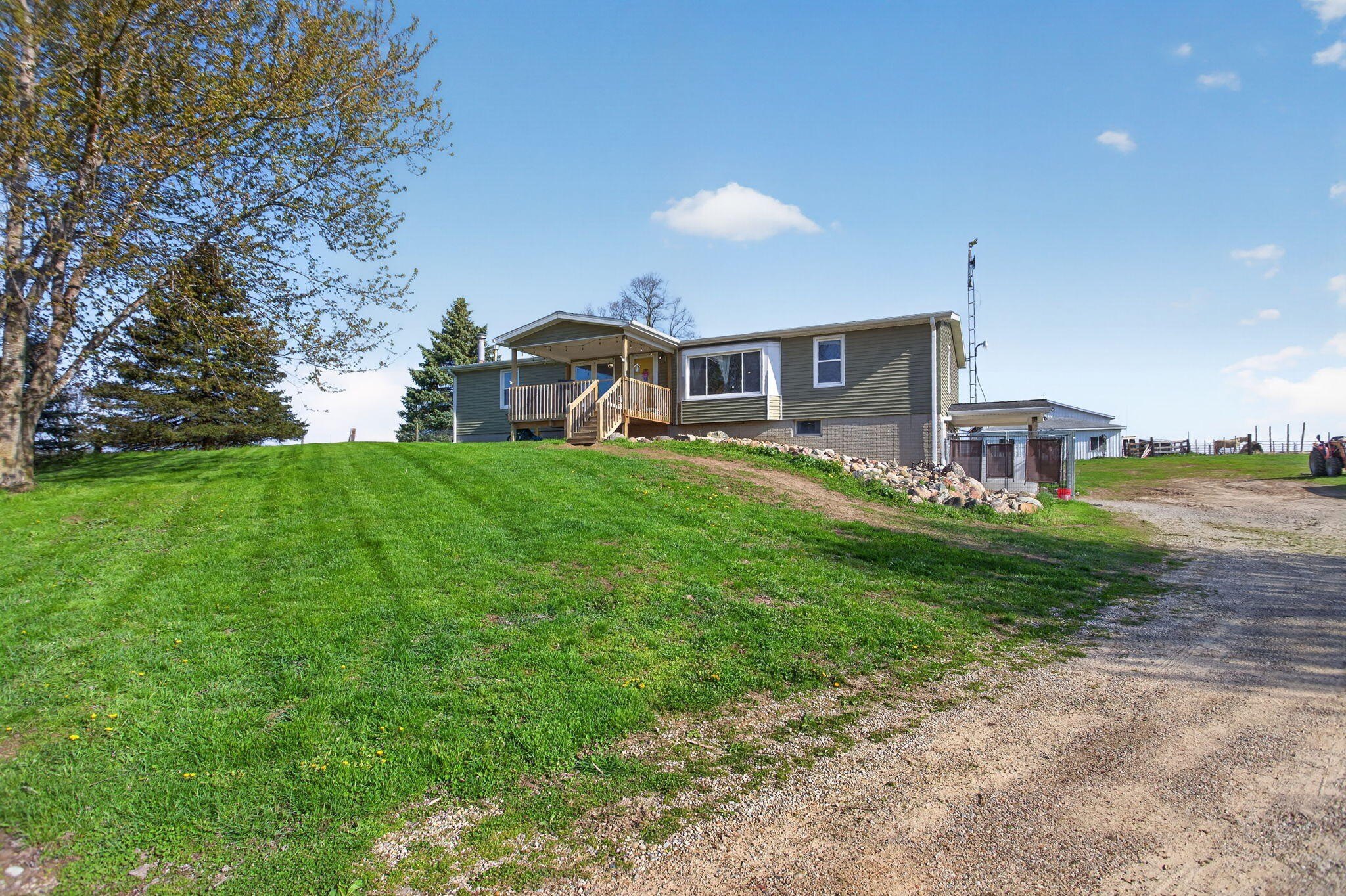Single Family 3BR 2BA - 18990 Rome Road, Hudson, MI