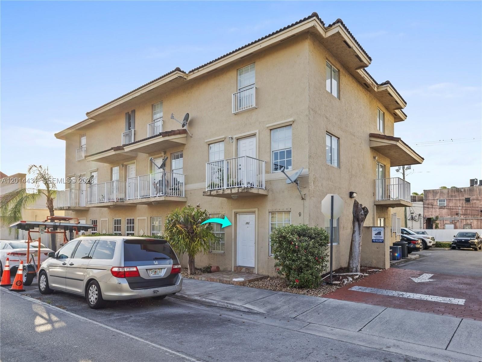 Condo 3BR 2BA - 9 E 4th St, Hialeah, FL