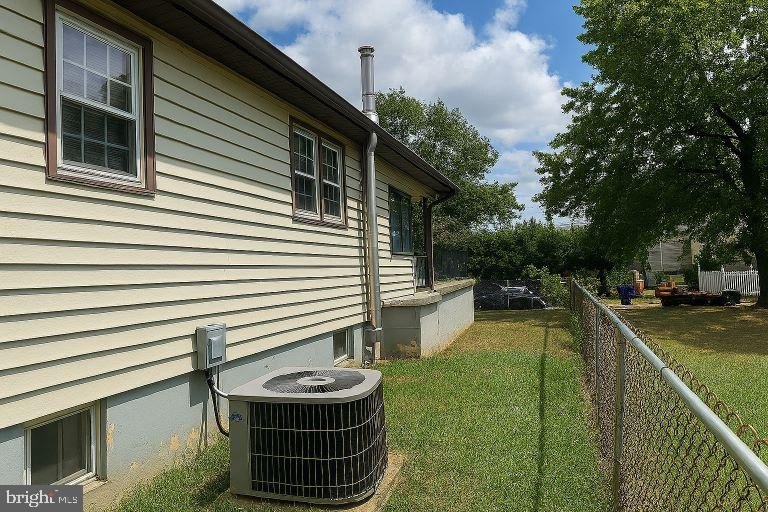 Single Family 3BR 2BA - 1942 S LOWELL ST, ARLINGTON, VA