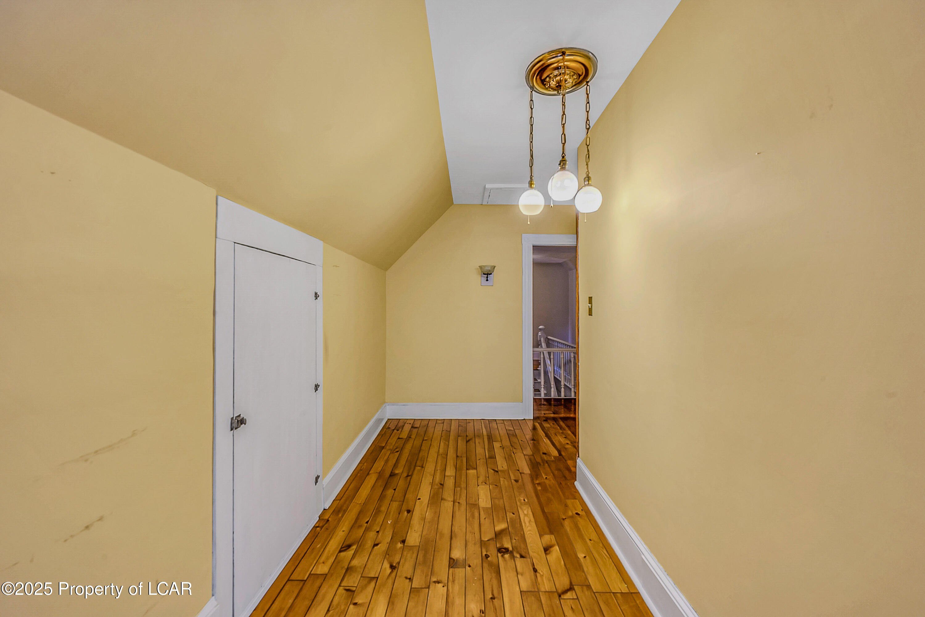 Single Family 6BR 4BA - 37 Montgomery Avenue, West Pittston, PA