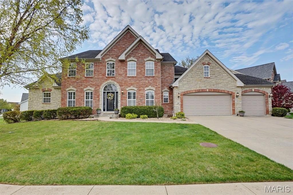 Single Family 4BR 5BA - 207 Irish Hound Drive, O'Fallon, MO