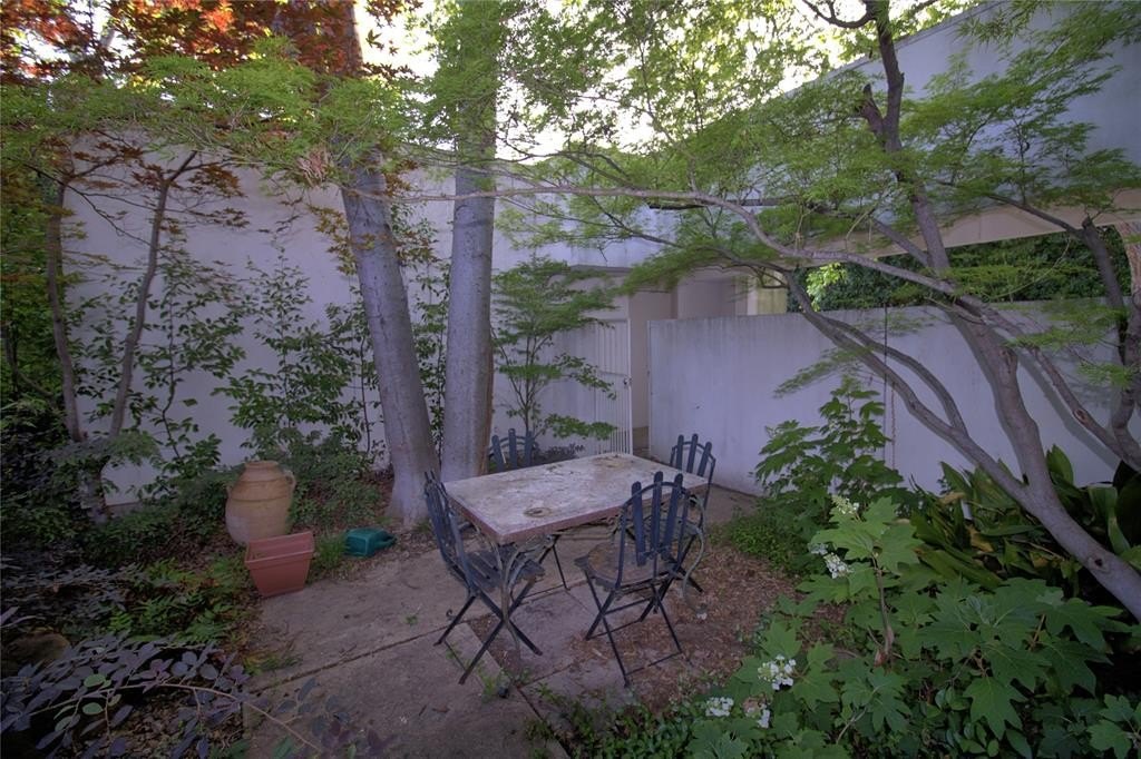 Single Family 2BR 3BA - 5108 Maple Springs Boulevard, Dallas, TX