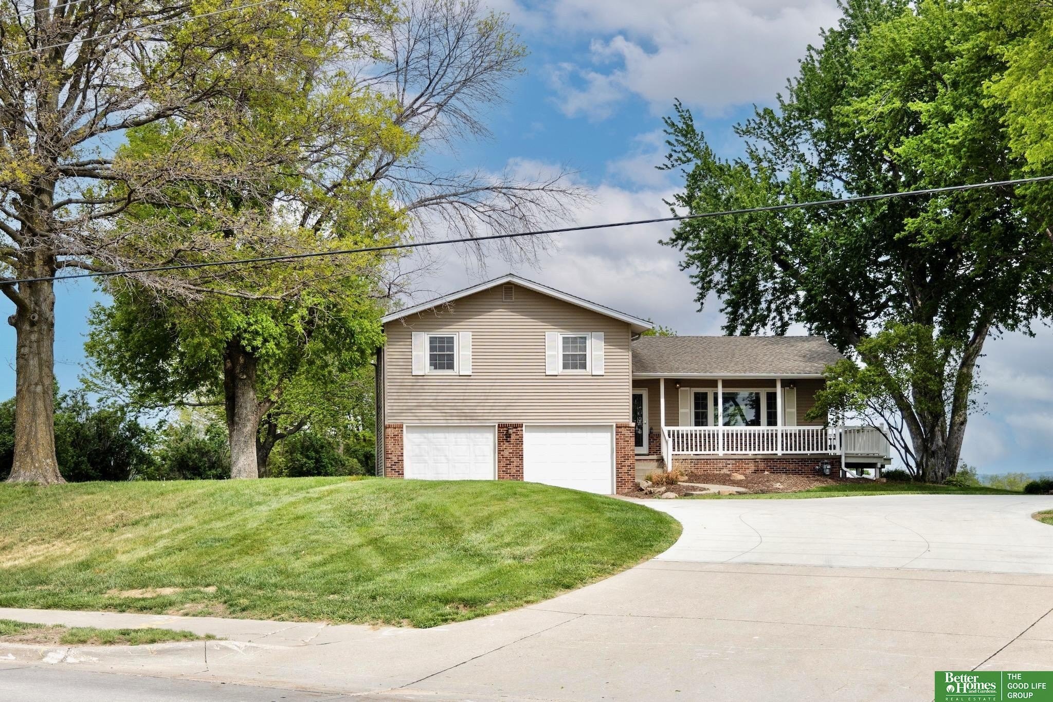 Single Family 3BR 3BA - 2116 Fairview Road, Bellevue, NE