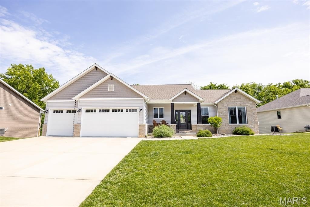 Single Family 5BR 3BA - 1522 Sagaponak Lane, Troy, IL