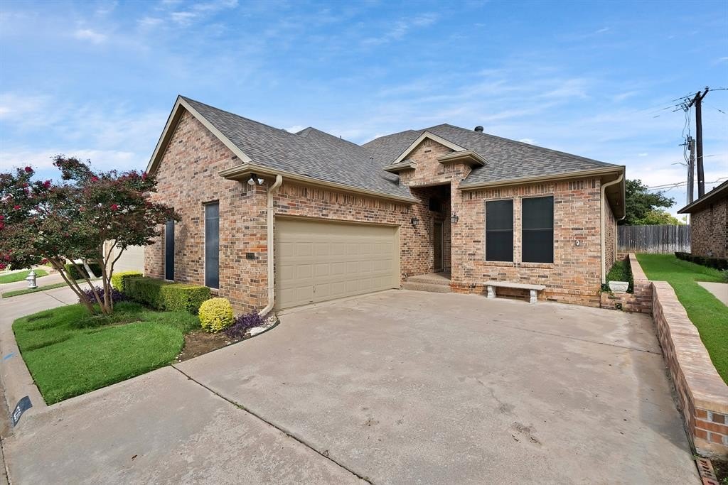 Single Family 2BR 2BA - 1220 Woodland Park Drive, Hurst, TX