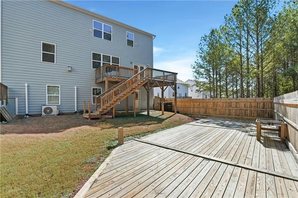 Single Family 6BR 5BA - 7626 Jennadee Drive, Fairburn, GA